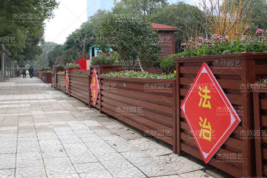 仿木花箱有哪些地方優(yōu)于木質(zhì)花箱？